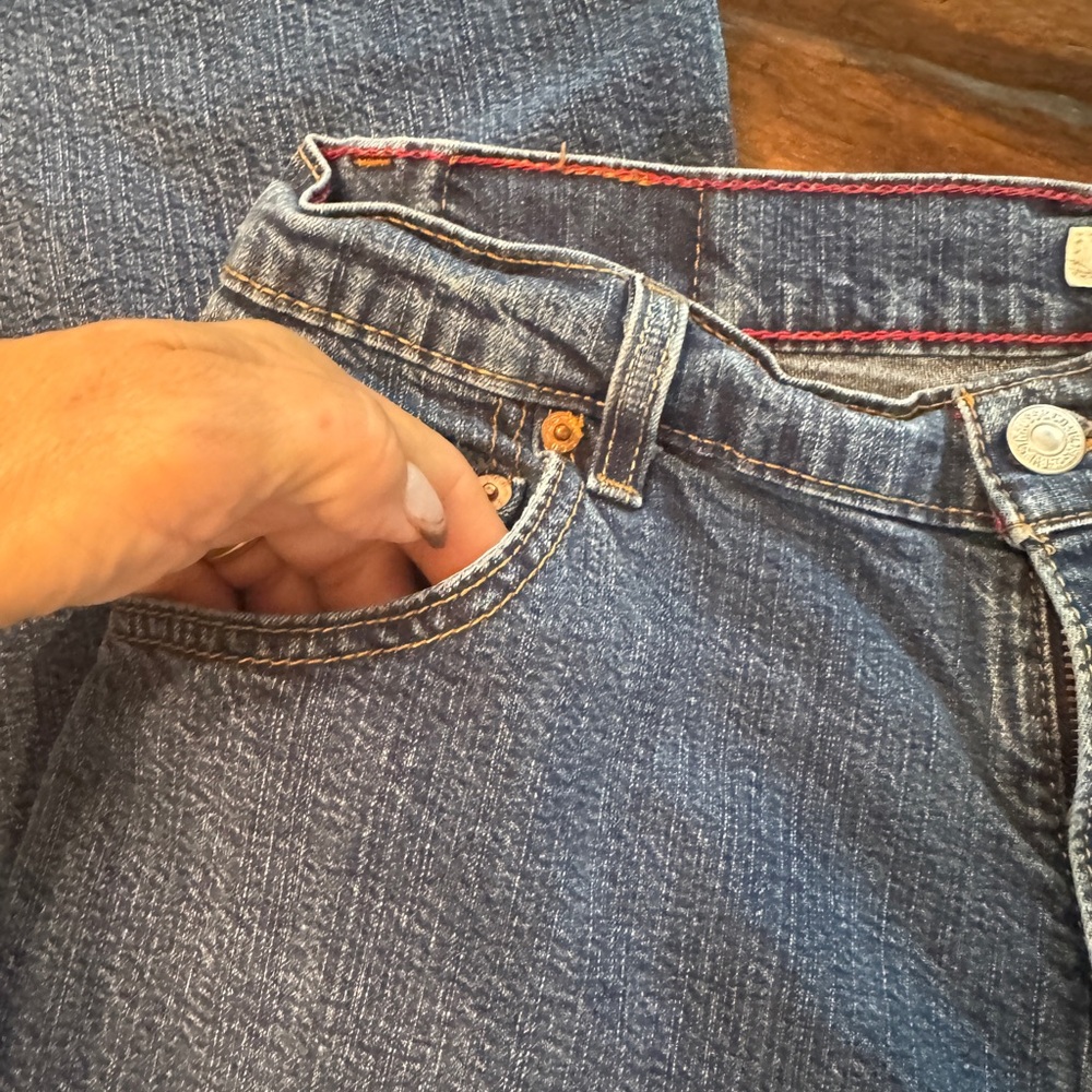 Woman’s Levi's 550’s Blue JeansSize 12S - Picture 6 of 9